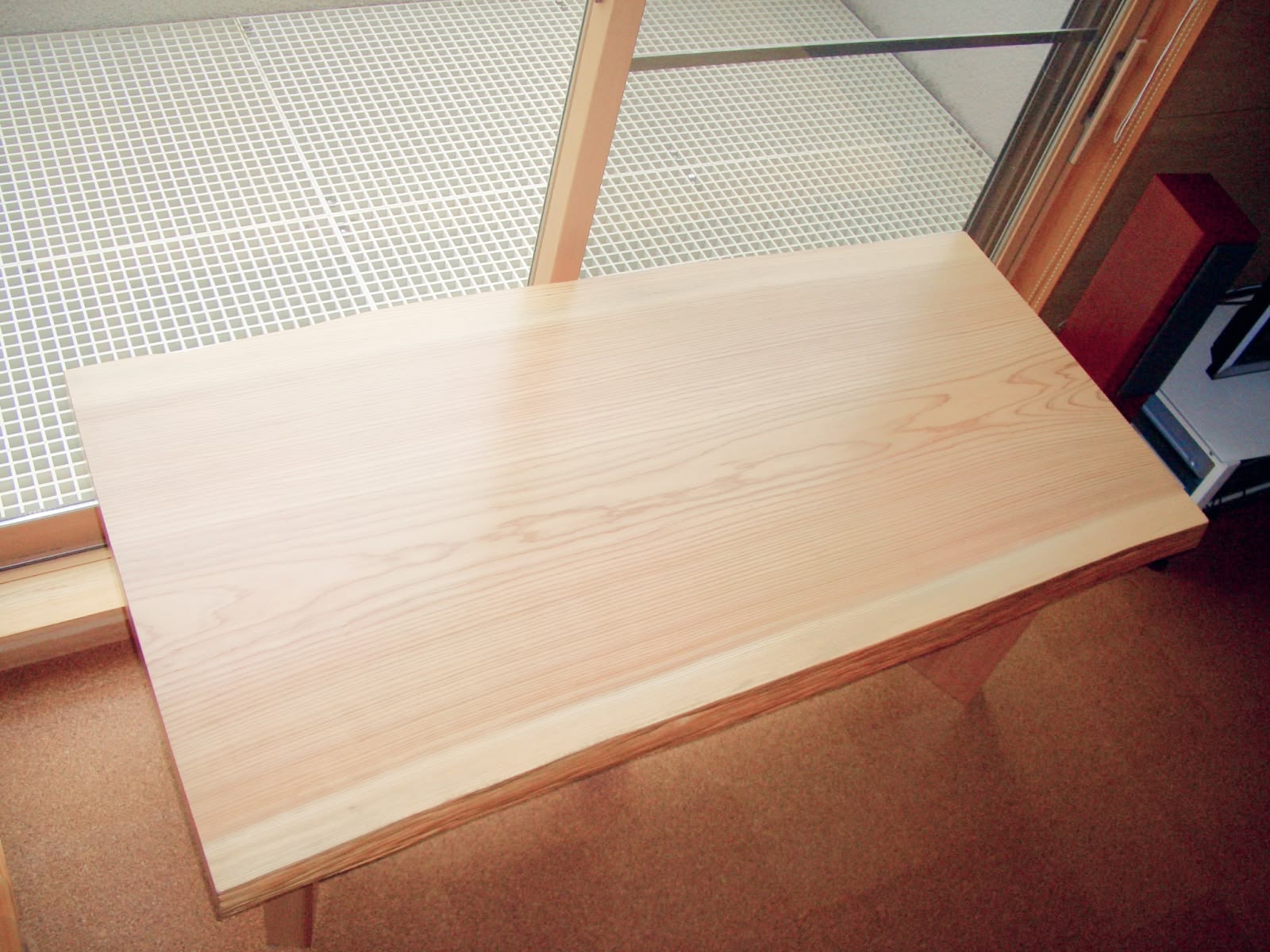 吉野杉を使ったテーブル家具